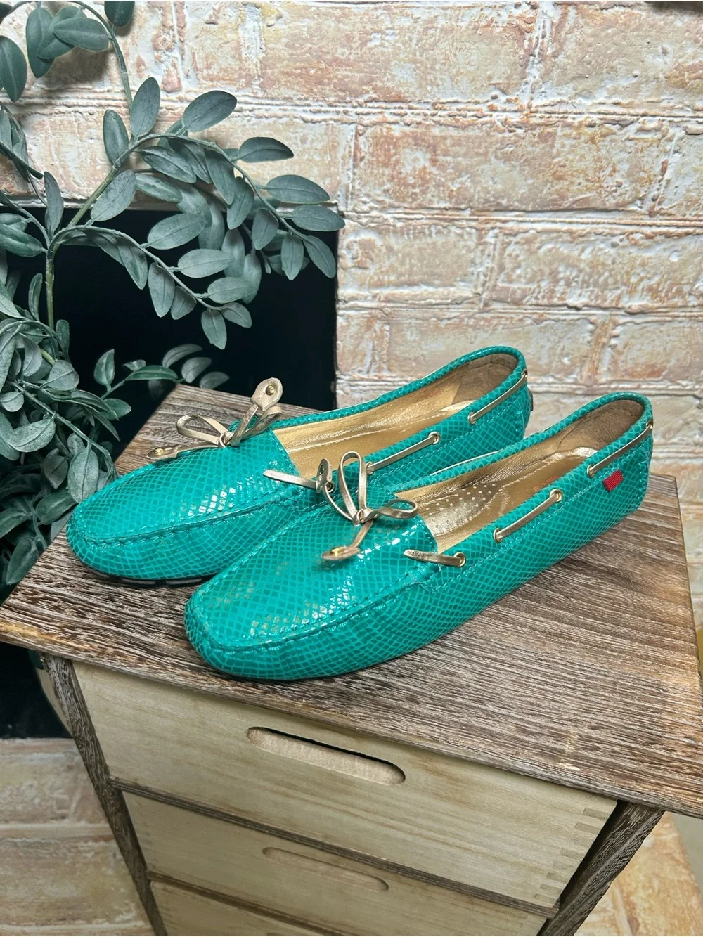 Marc Joseph New York Turquoise Snakeskin Driving Loafers Gold Bow Size 10